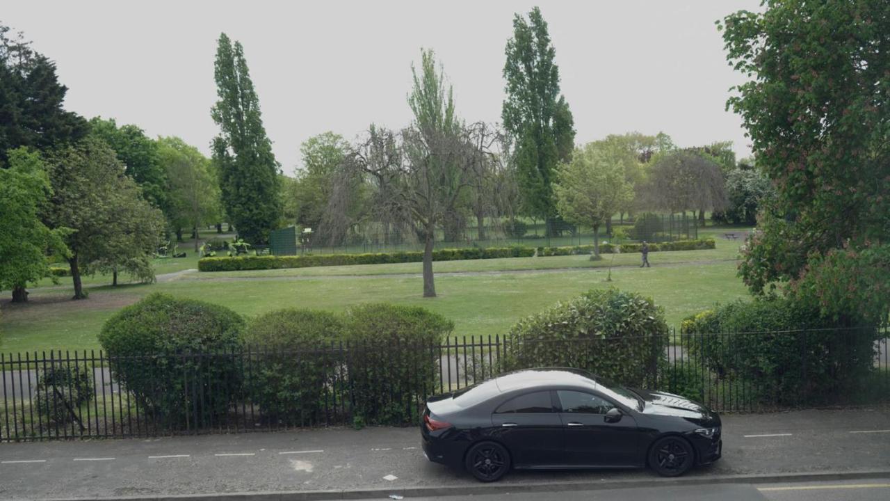 Jewel Of Barking London Villa Eksteriør bilde